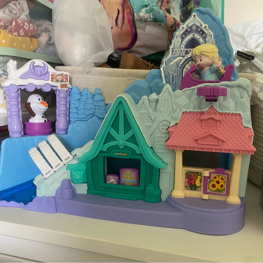 Little People Disney Frozen Arendelle Wonderland Playset - Picture 2 of 8